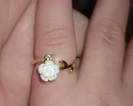 Verstelbare ring met een witte roos en strass – photo 2